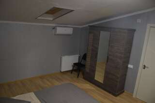 Гостевой дом gogoli family hotel Тбилиси Двухместный номер с 1 кроватью и общей ванной комнатой-11